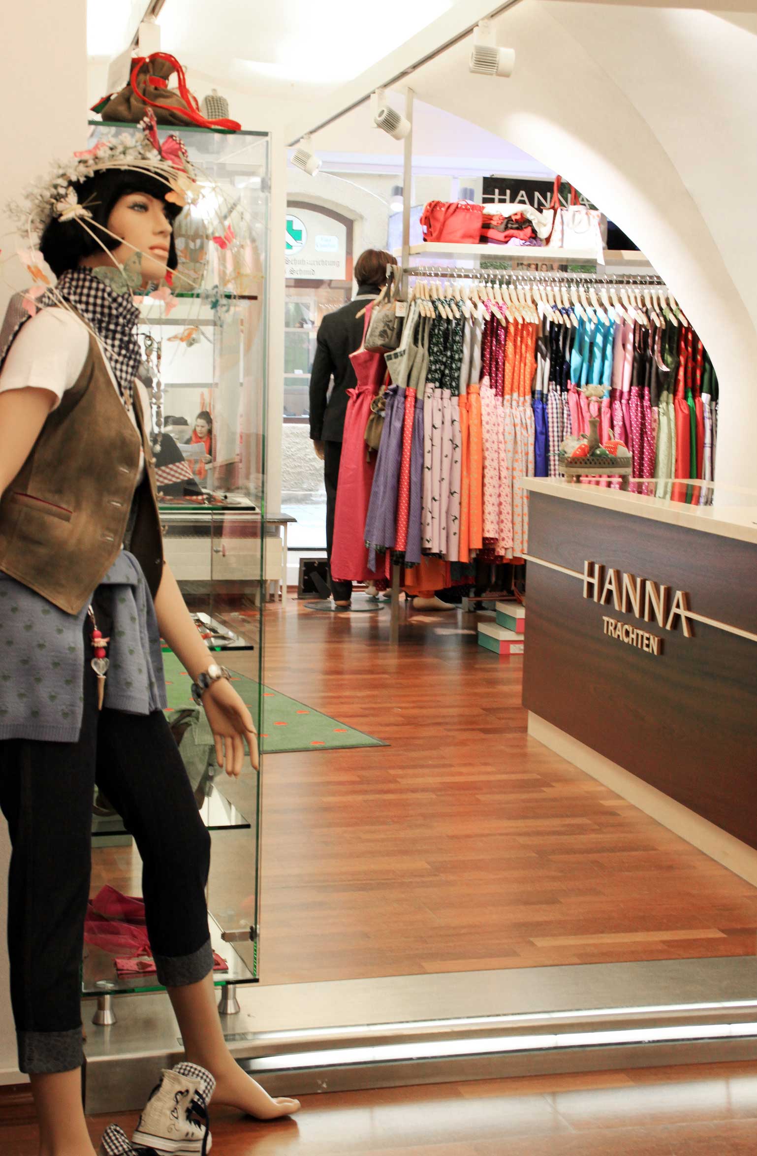 3_Hanna_fashion-store-design_Vienna